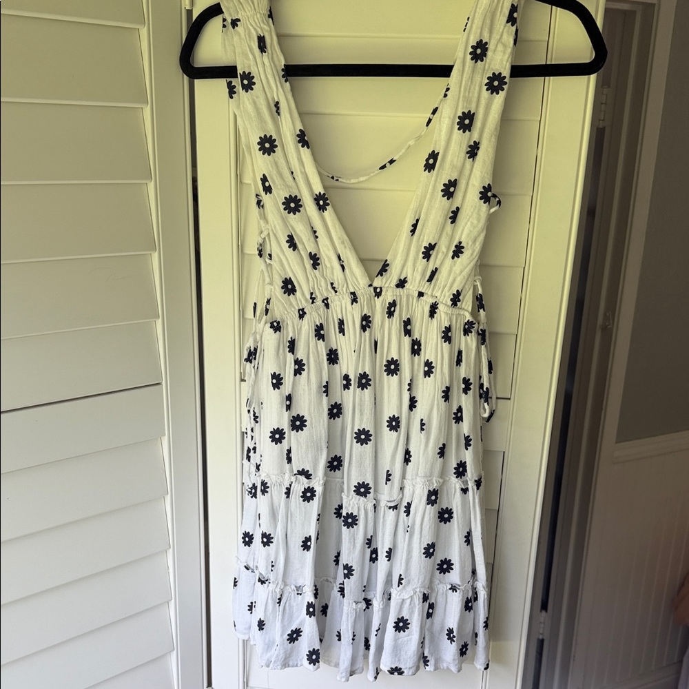 Cotton Candy LA Floral Summery White and Navy Mini Dress